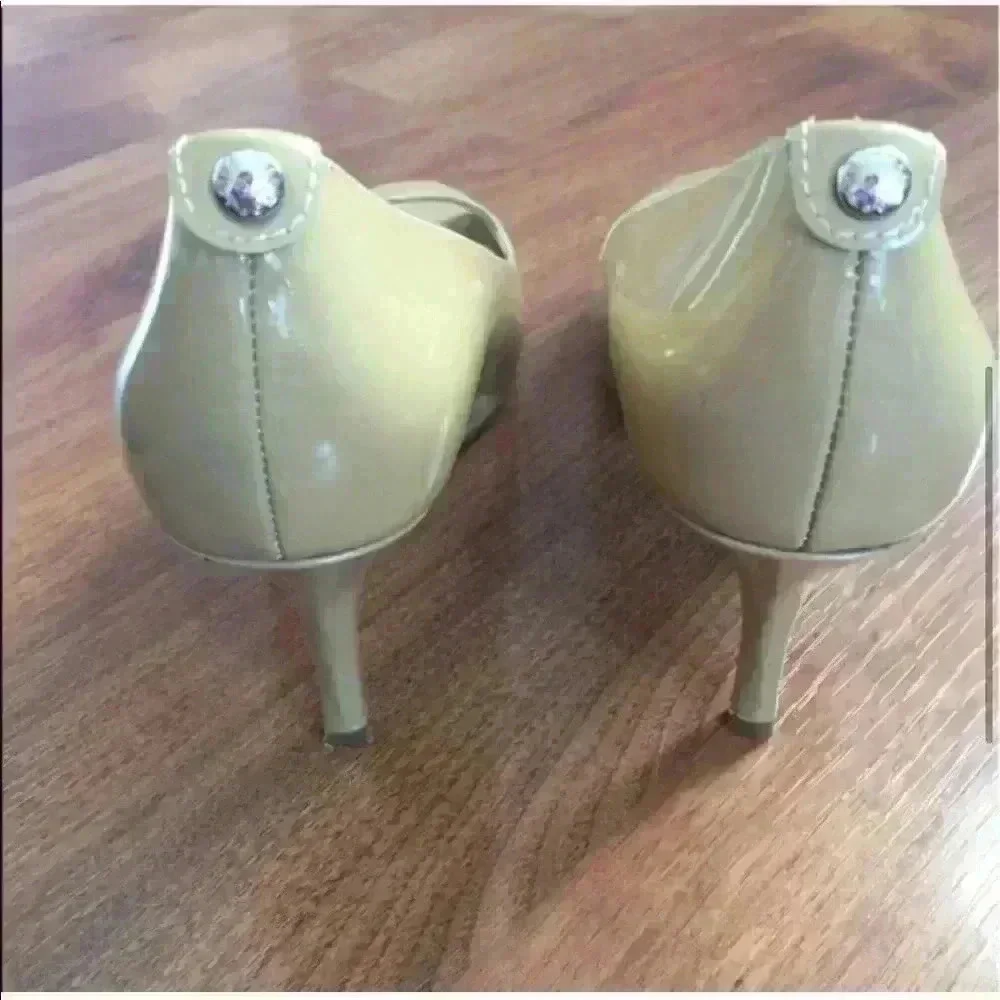 MICHAEL KORS Tan Peep Toe Heels